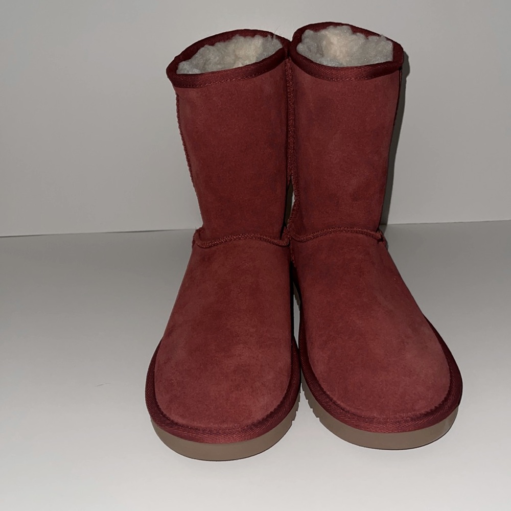Koolaburra by UGG Short Red Size 7 NWOT